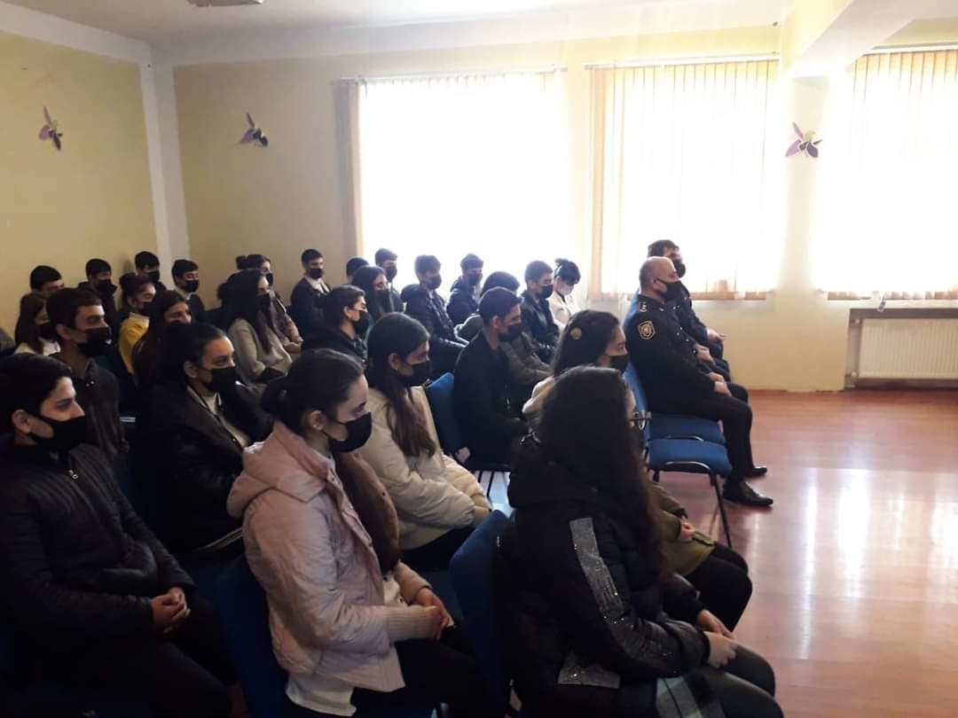Yevlaxda şagirdlərlə görüş keçirilib