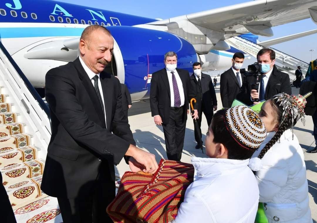 Prezident İlham Əliyev Türkmənistana səfərə gedib