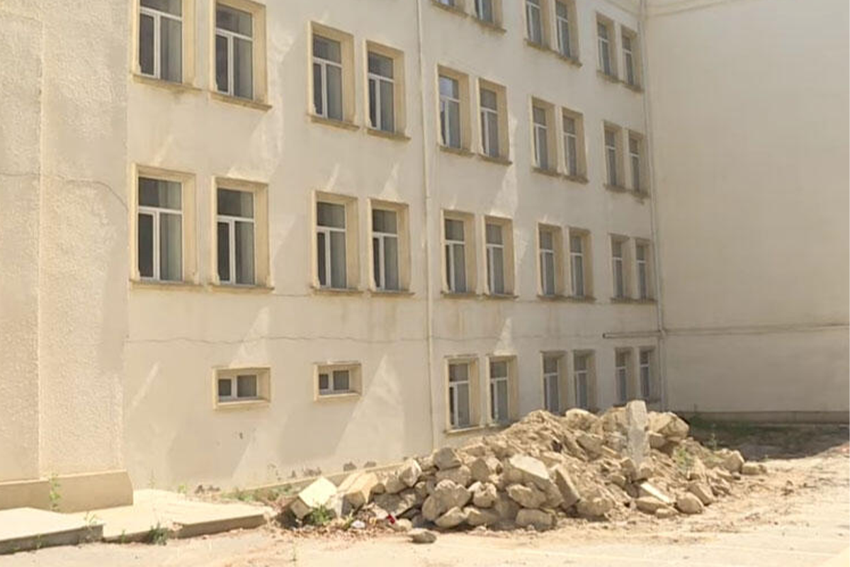 Azərbaycanda qəzalı vəziyyətdə olan məktəblərin sayı açıqlanıb