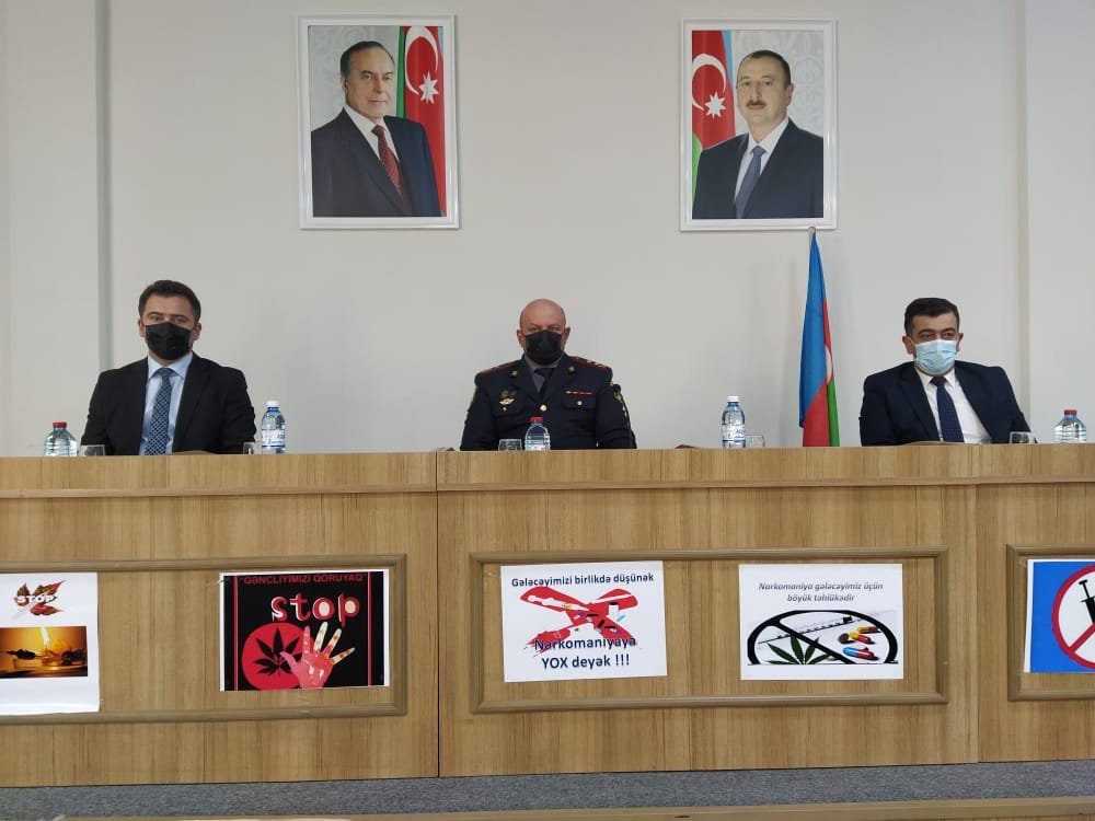 Polis Qubada şagirdlərlə görüşüb